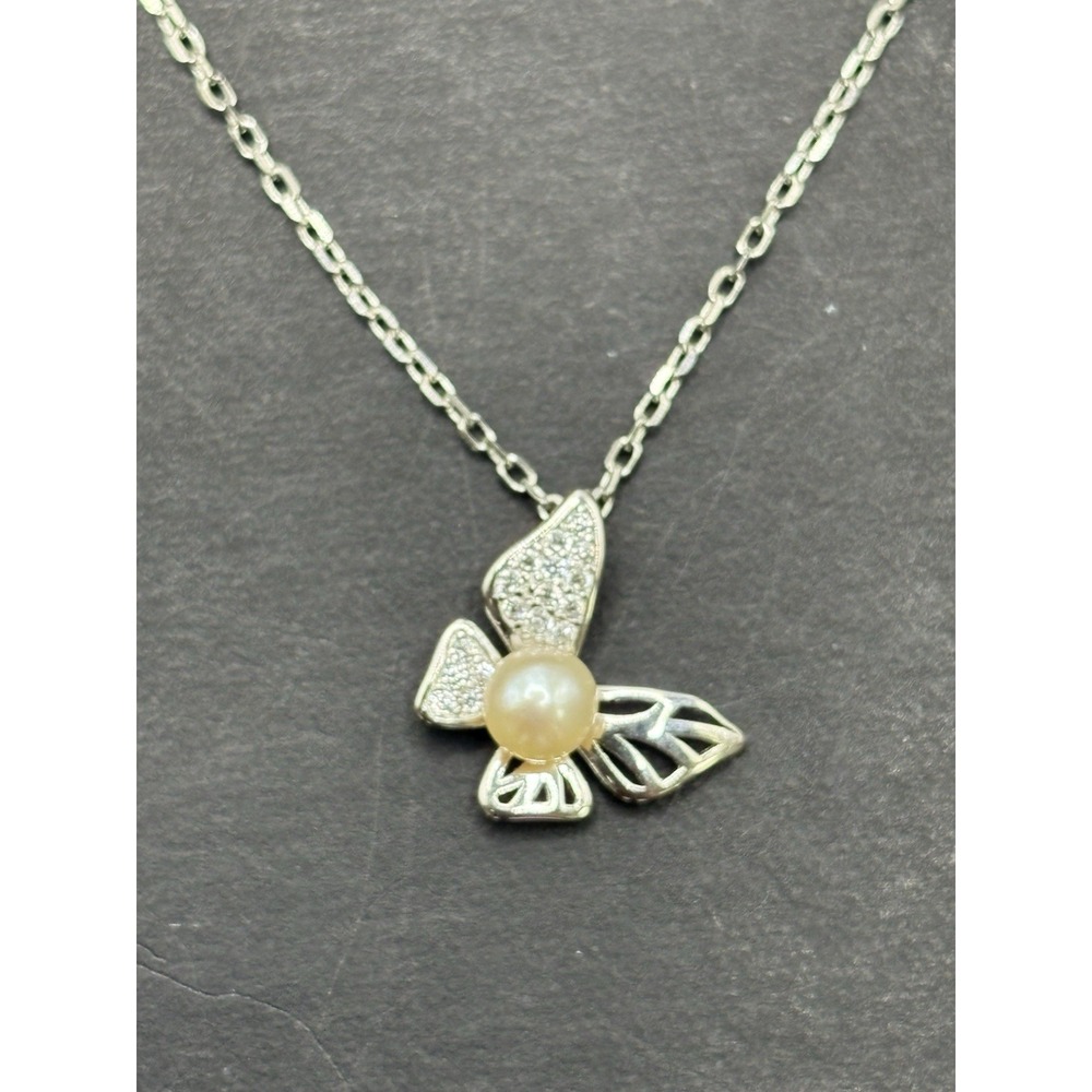 New Condition Sterling Silver Cubic Zirc Pearl Butterfly Pendant Necklace H19